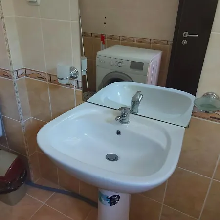 Holiday Guest Houses Anvers 27 * Елените
