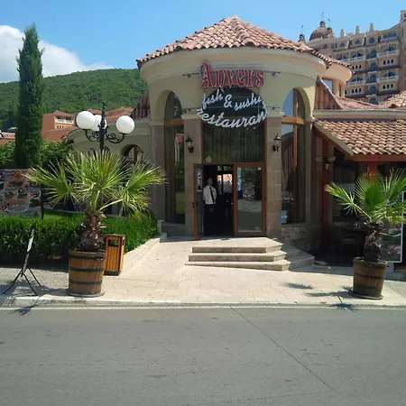 Holiday Guest Houses Anvers 27 * Елените