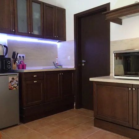 Holiday Guest Houses Anvers 27 Елените
