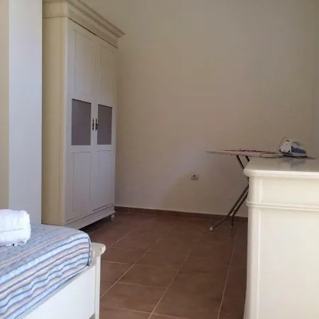 Holiday Guest Houses Anvers 27 Villa Elenite